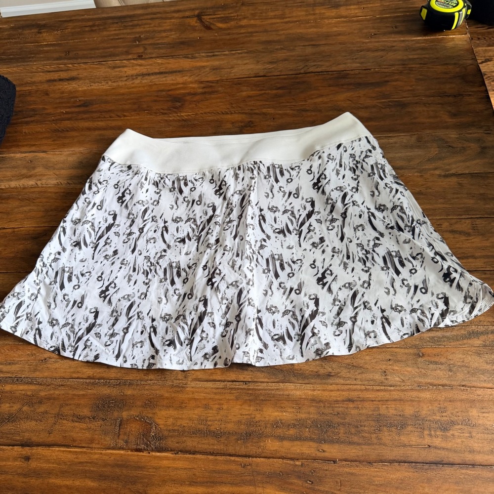 Puma Golf Womens White Black Animal Print Performance Skort XL Built-in Shorts - Picture 2 of 11